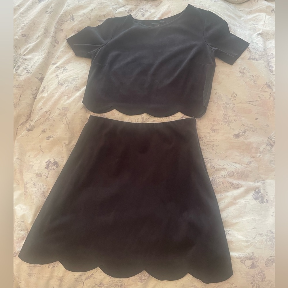 Aqua dark grey 2 piece suede scallop set, size small